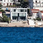 Breathtaking Seafront Elegance Luxury Penthouse *