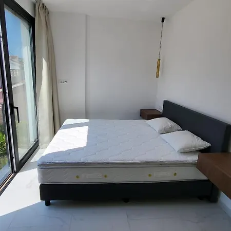 Breathtaking Seafront Elegance Luxury Penthouse Lägenhet