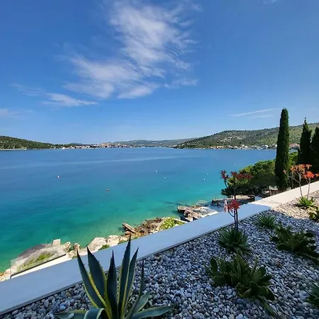 Breathtaking Seafront Elegance Luxury Penthouse 아파트