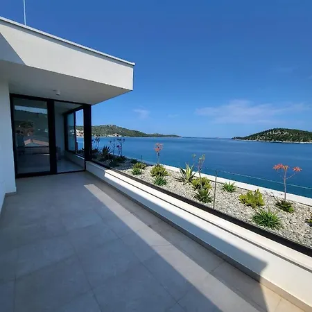 Breathtaking Seafront Elegance Luxury Penthouse *