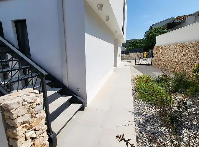 Breathtaking Seafront Elegance Luxury Penthouse Daire